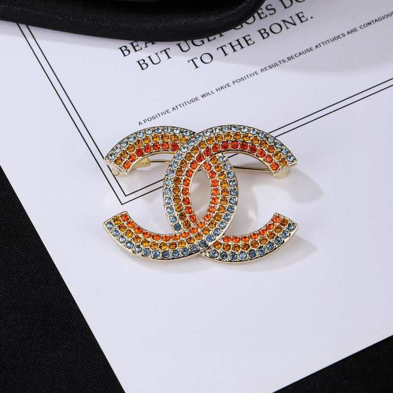 Chanel Brooch 03yxs242